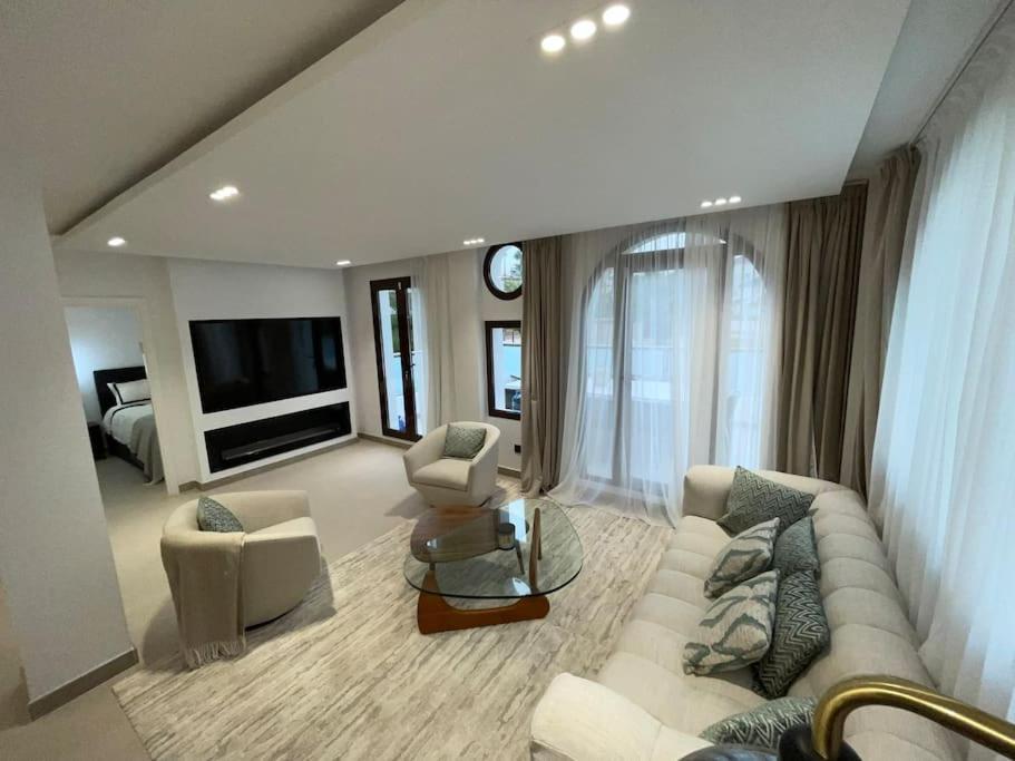 Apartment Superbe 3 *